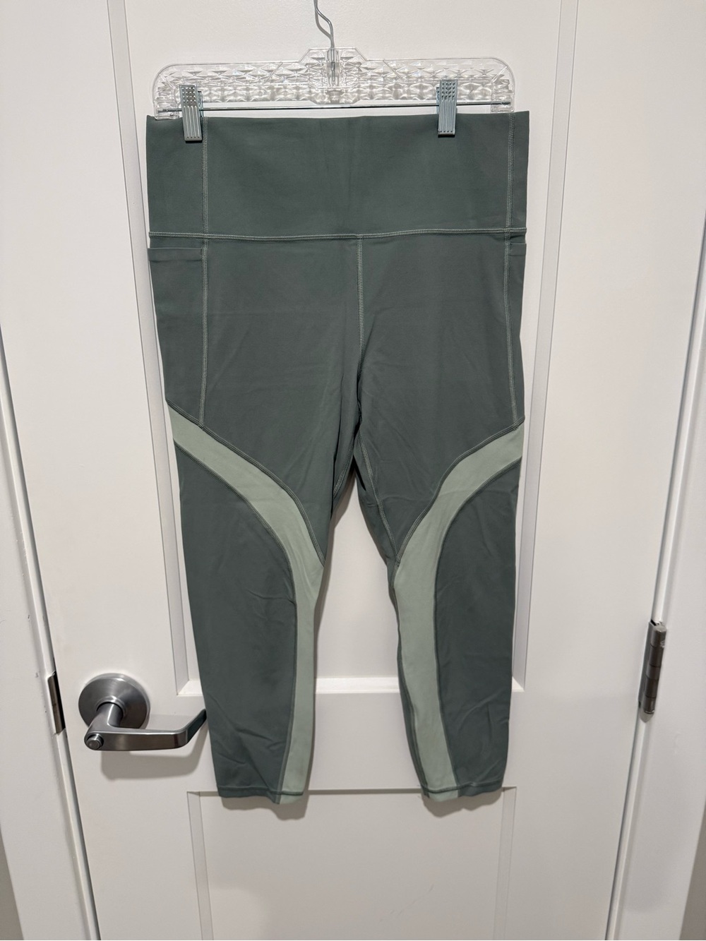 Athleta Dark Teal Salutation Stash 7/8 Pocket Leggings